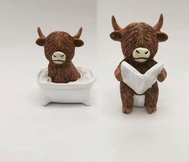 Fun Cute Resin Highland Cow Reading Book Toilet Bathtub Statue