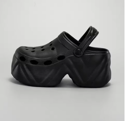 Chunky Platform Clogs – The Ultimate Comfort Trend!